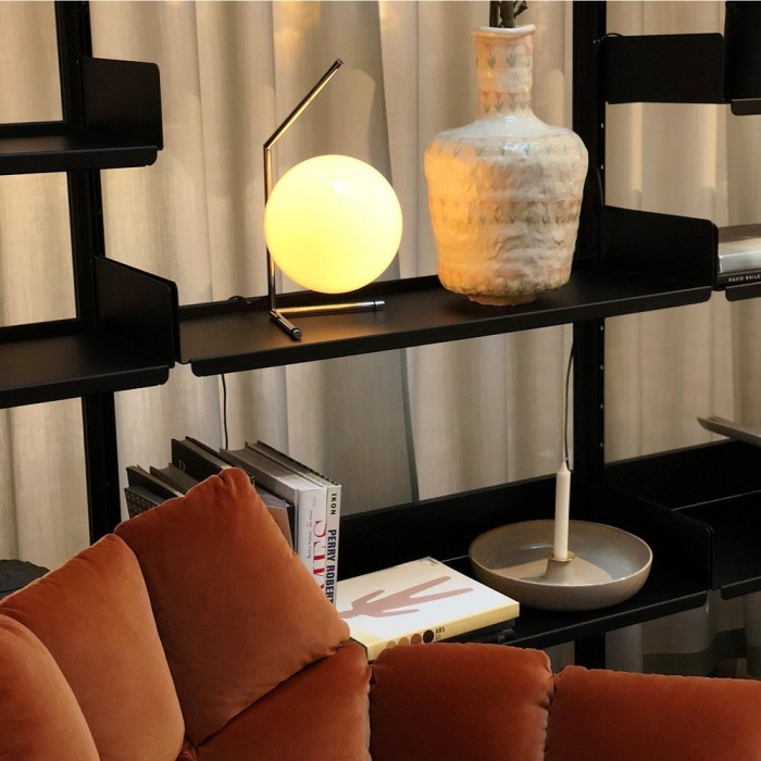 IC Lights table lamp