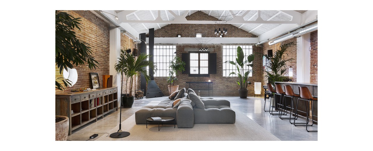 To create an industrial style, you must have this industrial wall lamp